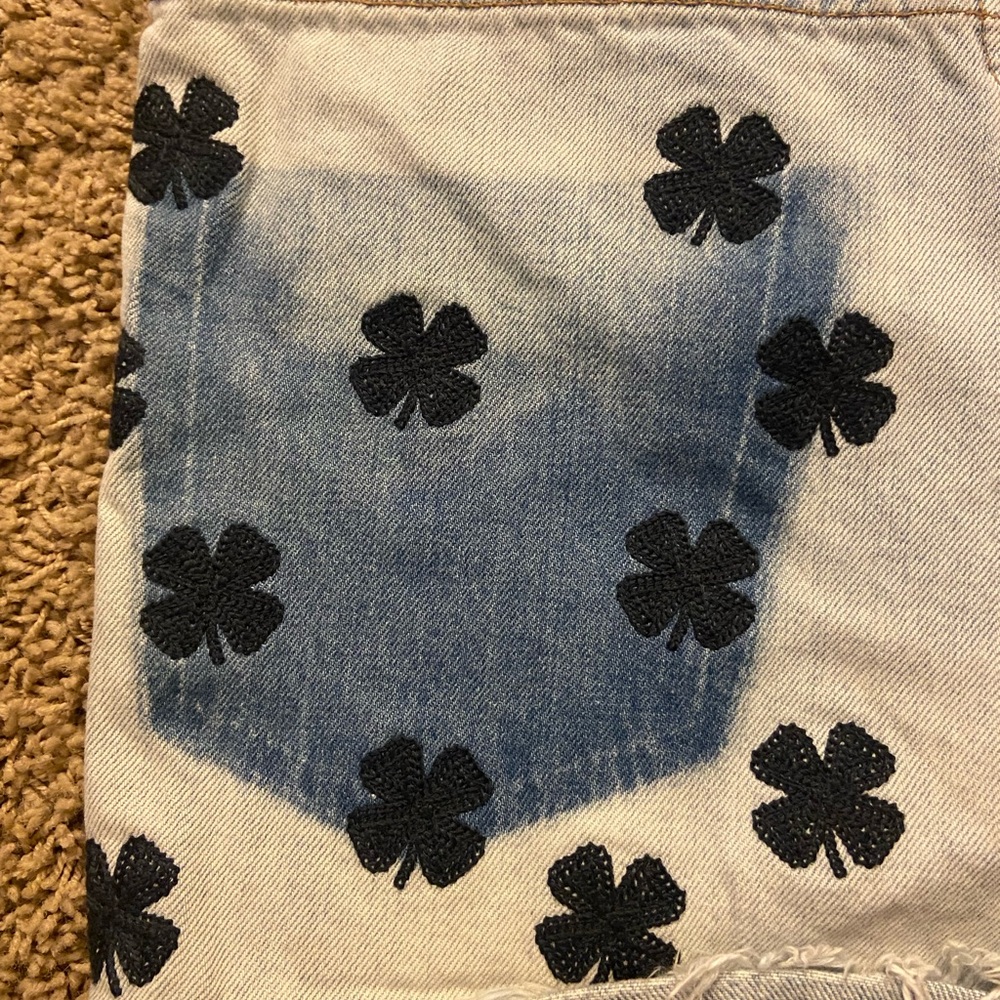 LUCKY BRAND shorts. Size 2. Fun and fabulous 4-leaf clover detail 🤩🍀🤩 - Picture 3 of 6